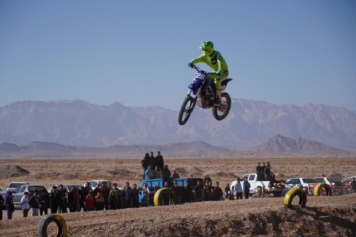 موتورسواران چشم انتظار پیست چند منظوره بیرجند موتورسواران چشم انتظار پیست چند منظوره بیرجند