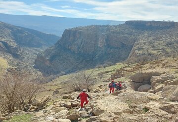 مفقودی یک جوان در کوه‌های رفسنجان/ جستجوی چهار تیم هلال احمر