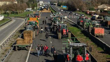 France : Salon de l’agriculture 2024 boycotté, Autoroutes bloquées, Agriculteurs anti-UE