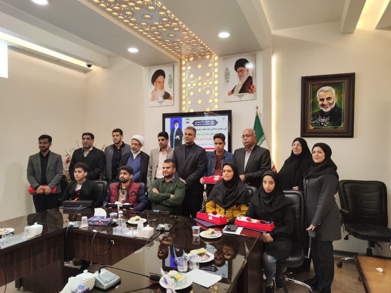 هدایای رهبر معظم انقلاب به ورزشکاران پاراآسیایی کرمان اهدا شد - ایرنا