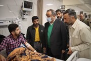 یک مصدوم واژگونی اتوبوس کارگران در بیمارستان فوت کرد/ عیادت استاندار سمنان از مصدومان