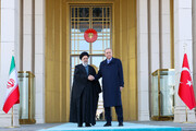 الرئيس التركي يقيم مراسم استقبال رسمية لنظيره الايراني في انقرة