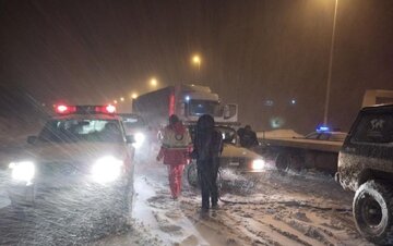 ۱۵ نفر بر اثر تصادف زنجیره‌ای در جاده نیشابور - مشهد مصدوم شدند