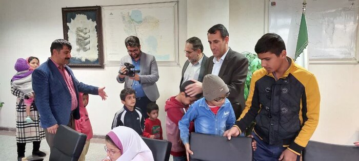 استقبال گرم معاون استاندار کهگیلویه وبویراحمد از خانواده ۱۱ نفره یاسوجی +فیلم