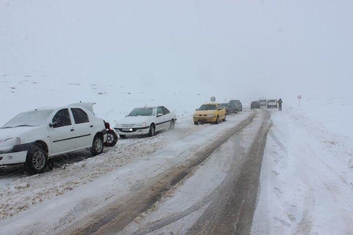 بارش باران در جنوب آذربایجان‌غربی موجب آبگرفتگی معابر شد+ فیلم