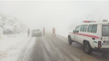 بارش برف و کولاک مسیرهای کوهستانی استان زنجان را فراگرفت