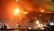 شرکت امنیتی انگلیس: کشتی هدف گرفته شده همچنان در آتش می سوزد