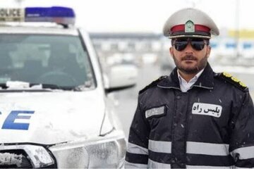 پلیس از ورود خودروهای بدون زنجیر چرخ به جاده هراز و فیروزکوه جلوگیری می‌کند