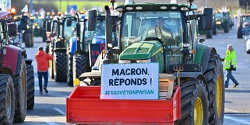 France : Tracteurs dans Paris ? Les agriculteurs en colère rejettent les promesses d’Attal et continuent leur mobilisation