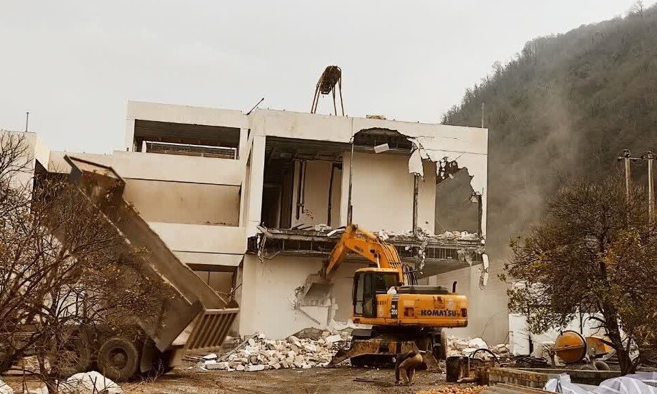 گزارش قوه قضاییه از تخلف جدید یک چهره مشهور اقتصادی/قلع و قمع ۶۴ ویلای غیرمجاز در نوشهر گزارش قوه قضاییه از تخلف جدید یک چهره مشهور اقتصادی/قلع و قمع ۶۴ ویلای غیرمجاز در نوشهر