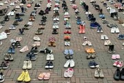 نمایش ۸ هزار کفش کودکانه‌ی بی‌صاحب به یاد ۸ هزار کودک شهید در غزه