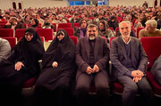 وزیر فرهنگ به تماشای «ثقه‌الاسلام» نشست/جشنواره تئاتر فجر امسال بومی شده‌ است