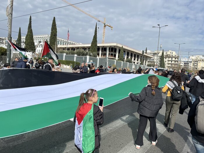 تظاهرة أمام السفارة الإسرائيلية في أثينا تضامناً مع فلسطين