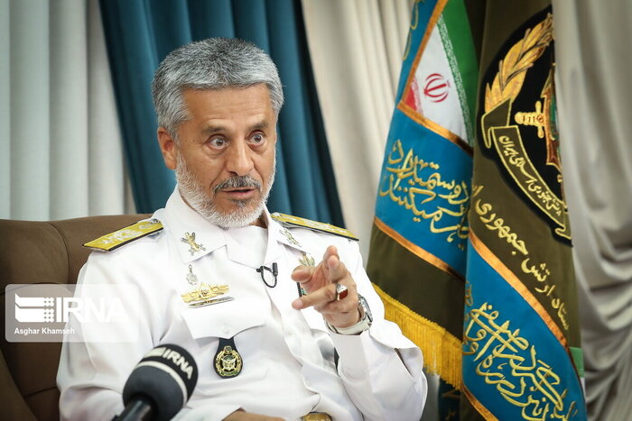 دریادار سیاری: ارتش جمهوری اسلامی ایران در اوج آمادگی کامل است
