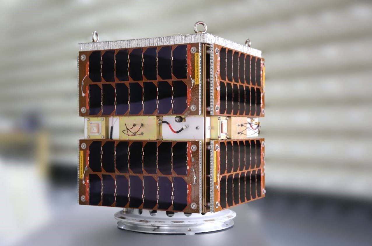 Das Signal des Mahda-Satelliten Irans empfangen