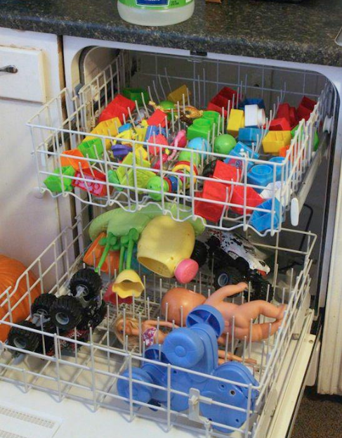 تمیزکننده‌های طبیعی برای شستن اسباب‌بازی بچه‌ها