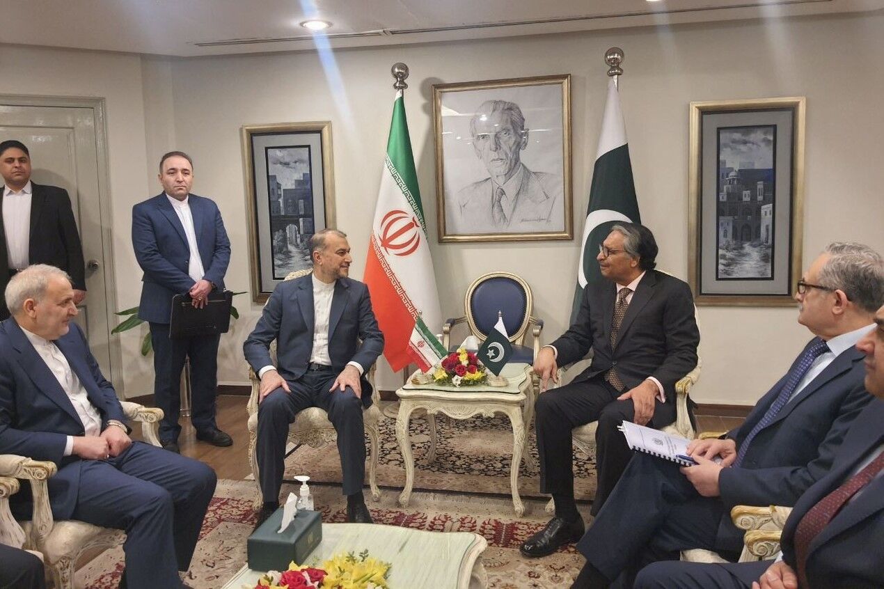 وزیر خارجہ امیرعبداللہیان کا پاکستانی ہم منصب نے استقبال کیا، مذاکرات کا آغاز