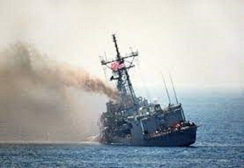 Yemen, ABD Donanmasına Ait Gemiyi  Hedef Aldı