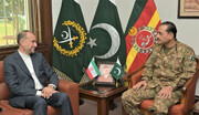 رایزنی وزیر امور خارجه ایران و فرمانده ارتش پاکستان درباره همکاری‌های امنیتی