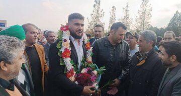 پهلوان سال ایران در زادگاهش تایباد مورد استقبال قرار گرفت