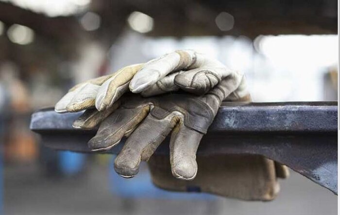 کارگرِ تُهیدست از «نام» و «نان» 7 کارگرِ تُهیدست از «نام» و «نان»