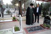 Supreme Leader visits Imam Khomeini shrine, graves of martyrs