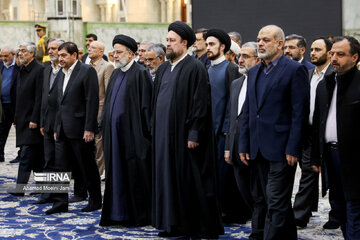 Le président Raïssi et son cabinet renouvellent leur allégeance aux idéaux de l'Imam Khomeiny (r.a.)