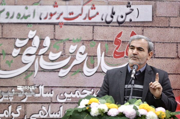 بی تفاوتی جوانان به مسائل پیرامونی، خواست دشمنان است