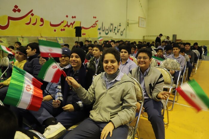 گلبانگ فجر با نواختن زنگ انقلاب در مدارس لرستان