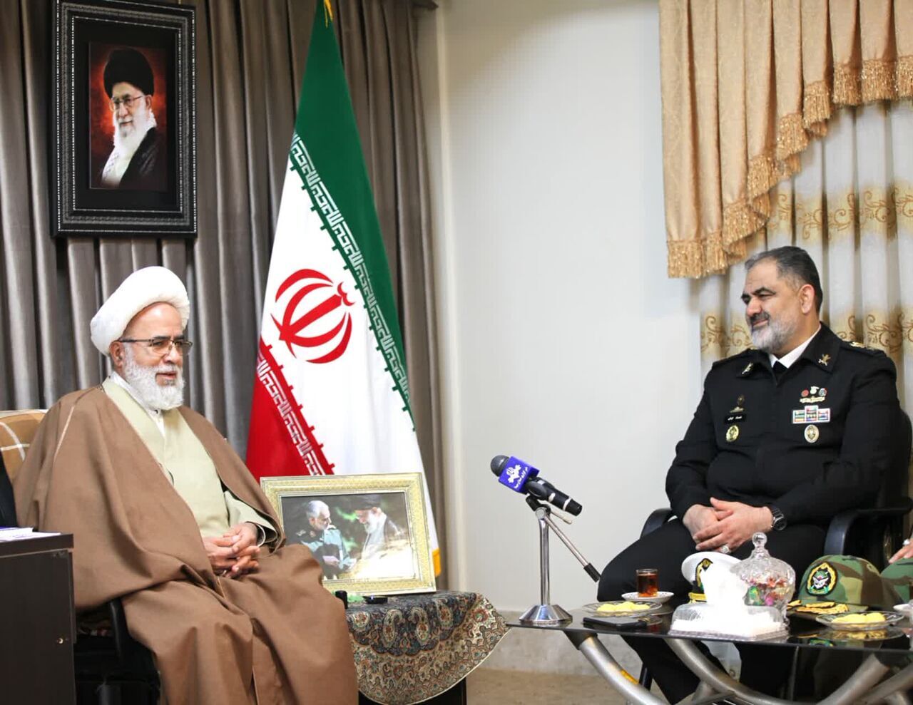 الأدميرال إيراني: بحرية الجيش ترفع علم الجمهورية الإسلامية باقتدار في العالم