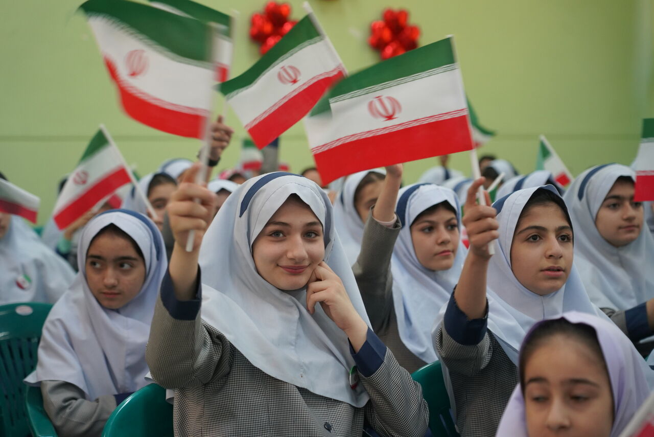 دانش‌آموزان برای تحقق شعار «استقلال، آزادی، جمهوری اسلامی» بکوشند