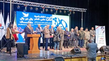 برگزیدگان کنگره ملی شعر " بال در بال ملائک" در اردبیل تجلیل شدند