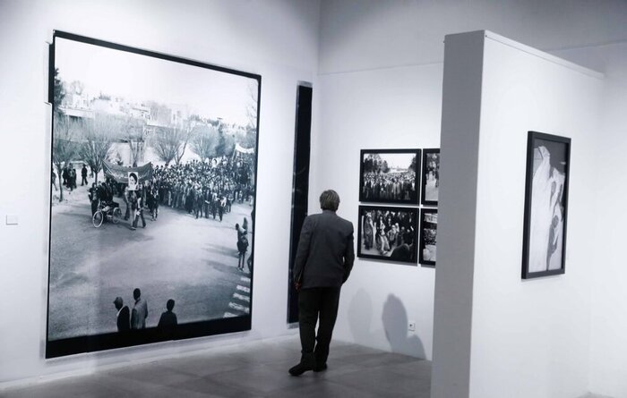 گالری‌گردی با روایت «روزهای انقلاب» و «مشق مهر» در بهمن خونین جاویدان