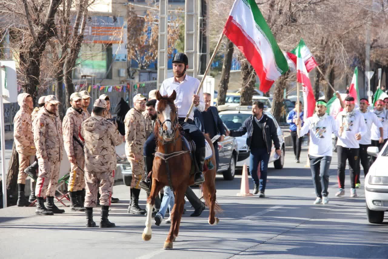 فیلم | رژه موتوری در آغاز برنامه‌های دهه فجر در چهارمحال و بختیاری