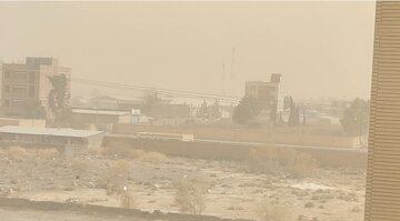 طوفان شن برخی مناطق کرمان را دربرمی‌گیرد