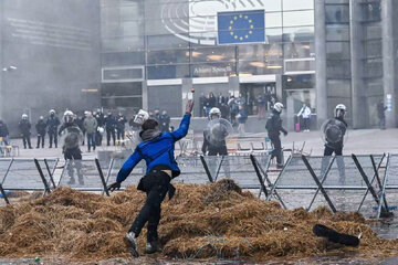 La manifestation des Agriculteurs en colère devant le Parlement européen à Bruxelles