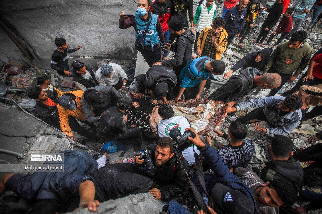 استشهاد 15 فلسطينيا خلال قصف صهيوني على رفح ودير البلح
