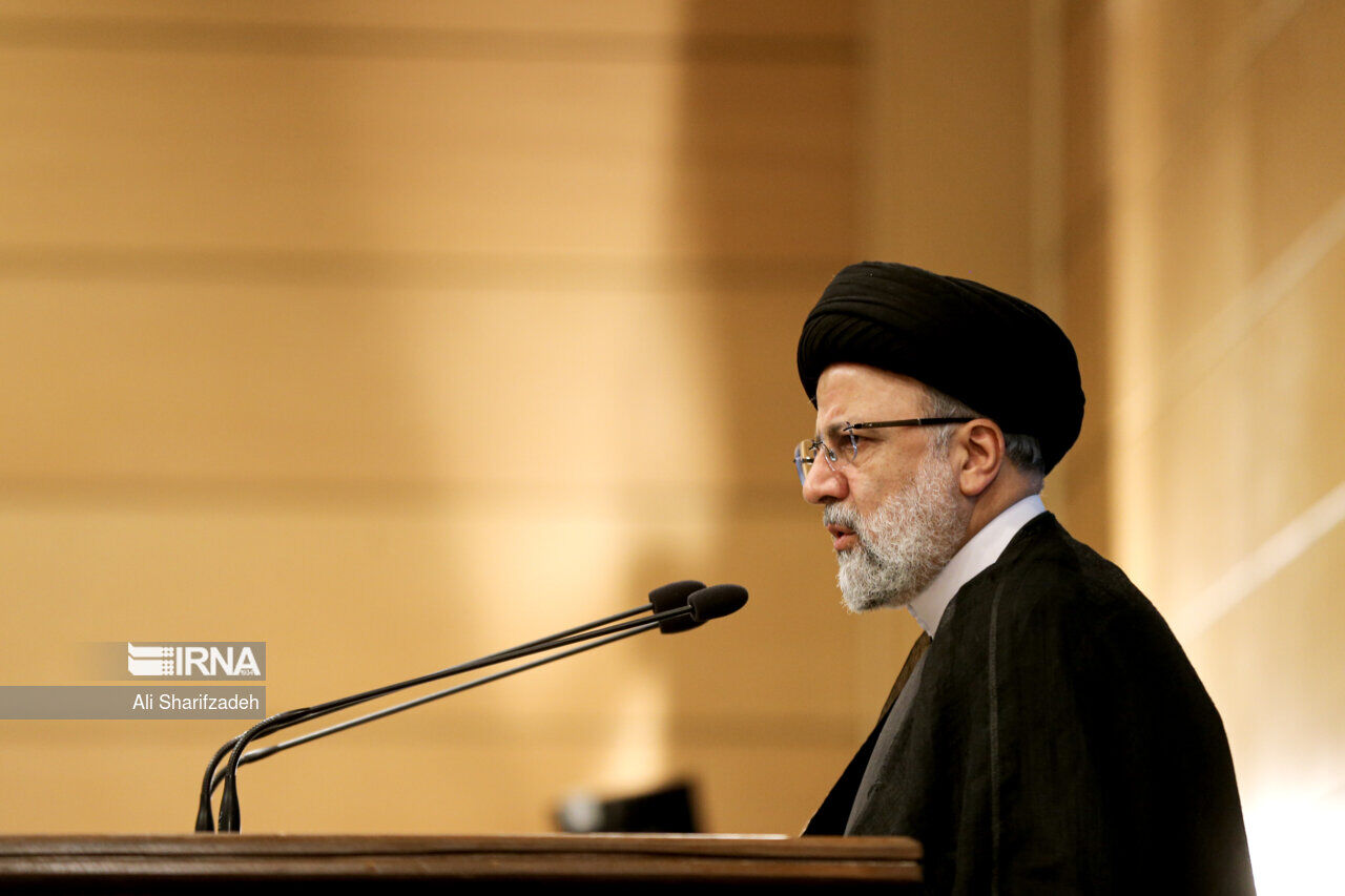 رئيس الجمهوریة: إيران من بين الدول العشر الأولى في مجال الجو و الفضاء