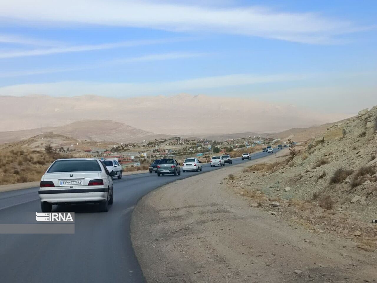 جاده سی‌یخ دارنگون شیراز، بازهم حادثه آفرید/جاده‌ای بدون ظرفیت ترافیک کنونی