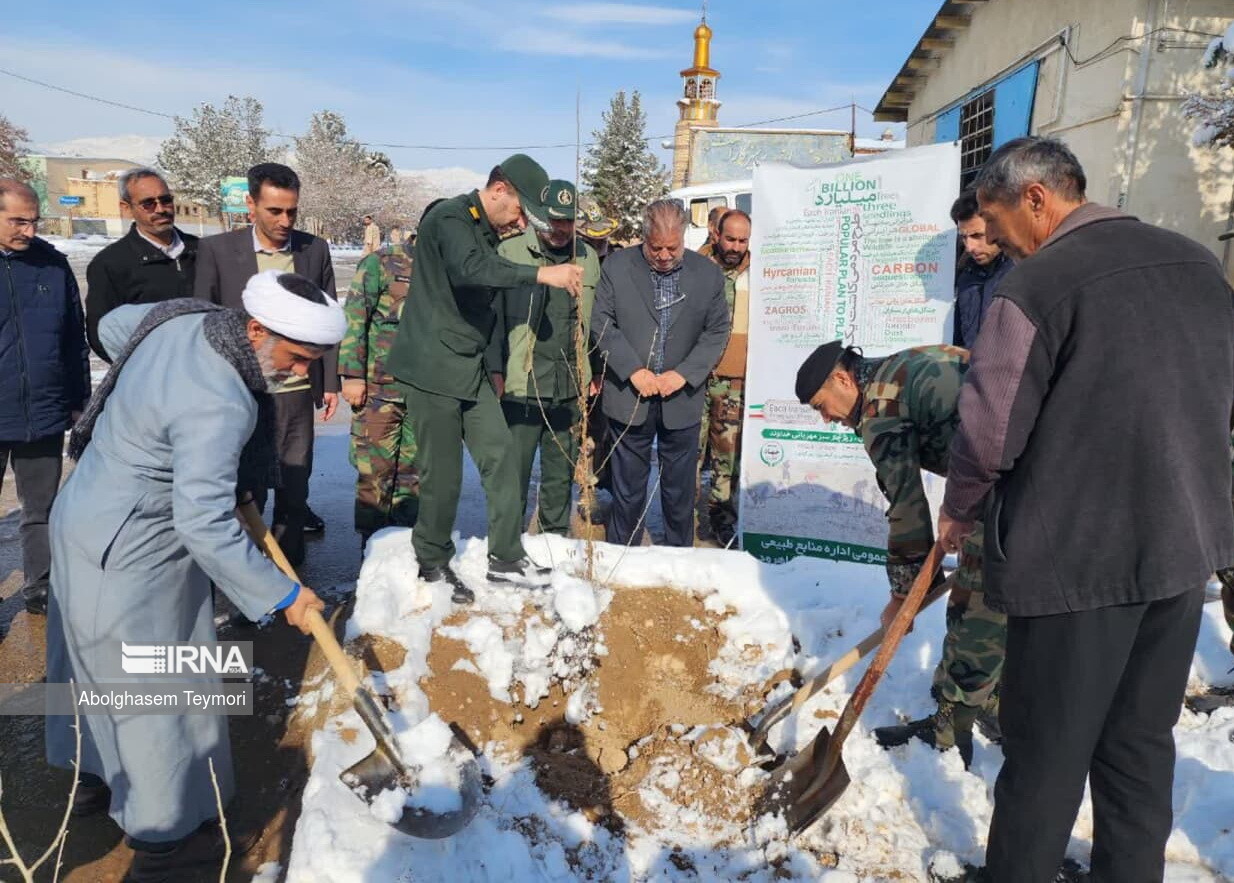 چهار هزار نهال در پادگان ارتش شاهرود کاشته شد