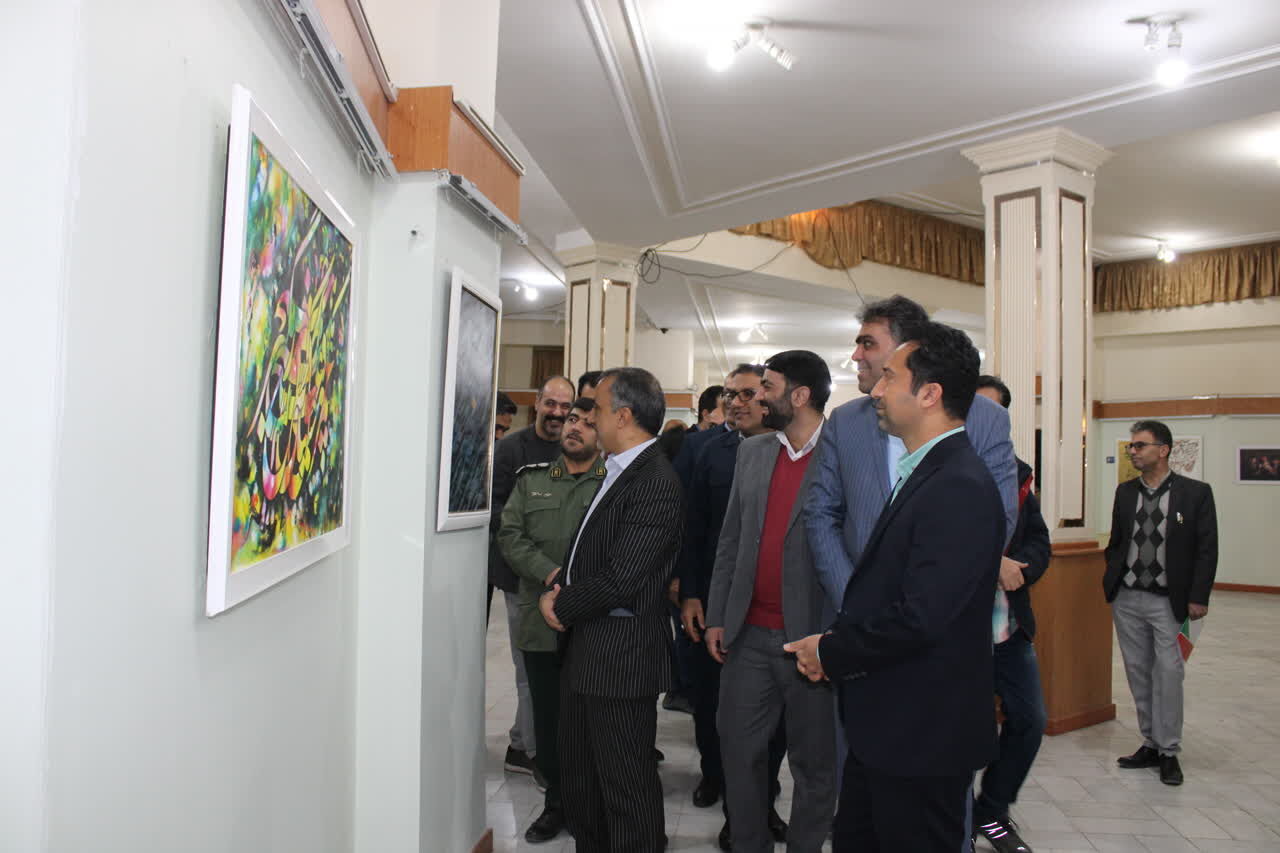 نمایشگاه هنرهای تجسمی فجر در شهرکرد برپا شد