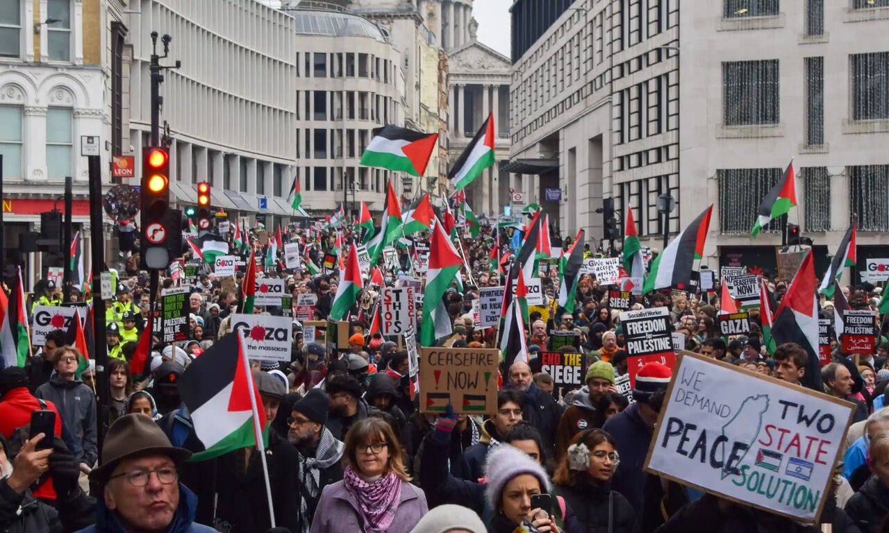 Thousands of Pro-Palestine protesters march in London