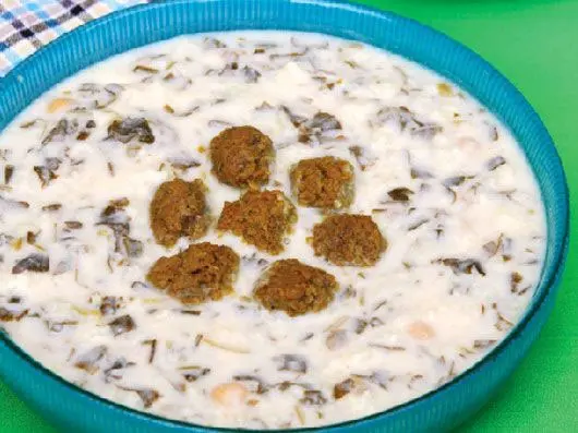 طرز تهیه آش دوغ شیرازی، خوشمزه و مجلسی