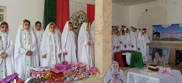 جشن تکلیف دانش آموزان دختر در مهرستان برگزار شد