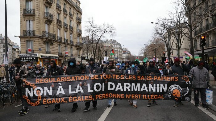 فرانسه صحنه اعتراض‌های چندگانه؛ پلیس و شهروندان همگی در صف تظاهرات