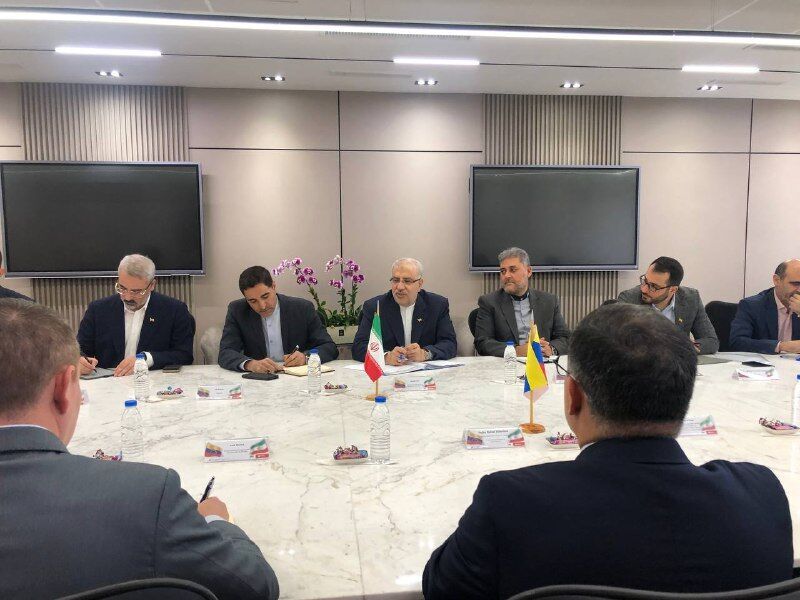 Iran’s oil minister meets Venezuelan officials