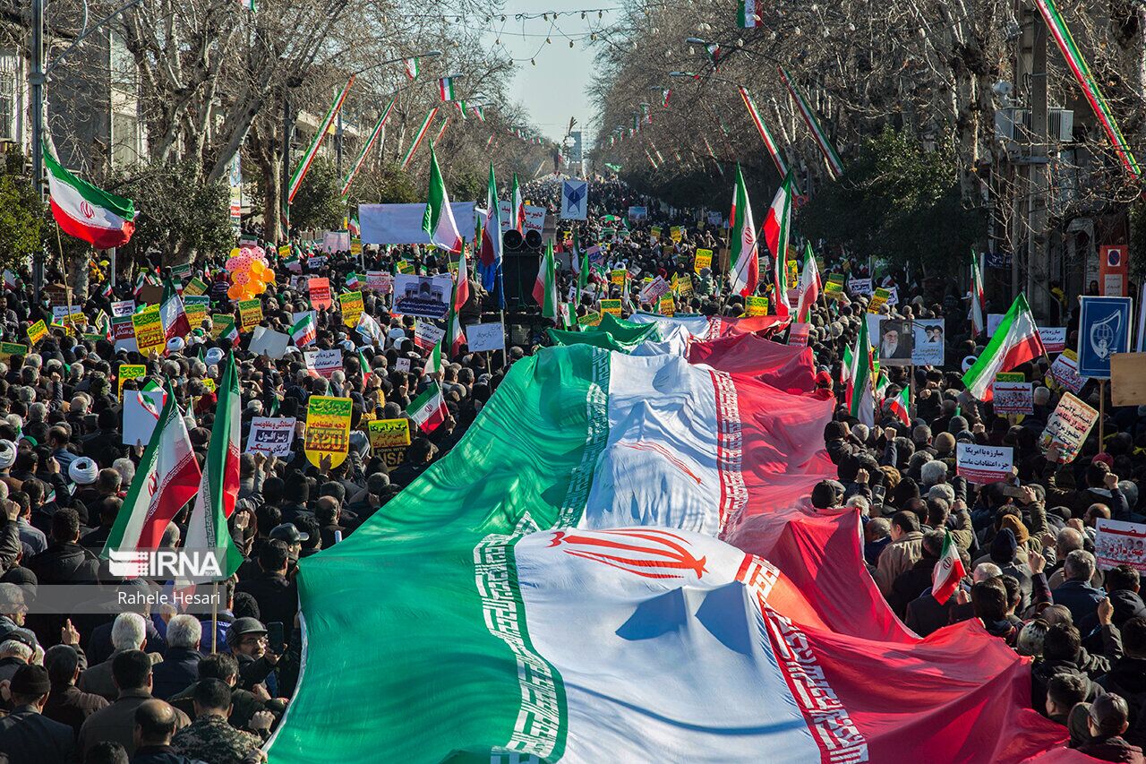 مردم با شرکت در راهپیمایی دهه‌فجر و انتخابات بدخواهان انقلاب را نومید کنند