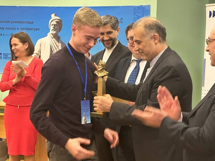 رقابت دانشجویان ۱۱ دانشگاه روسیه در المپیاد زبان فارسی + فیلم