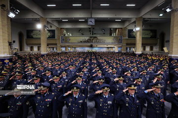 Rencontre des commandants de l'Armée de l'air et de la Défense aérienne avec le Guide suprême