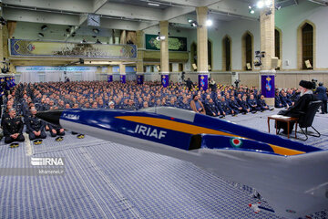 Rencontre des commandants de l'Armée de l'air et de la Défense aérienne avec le Guide suprême